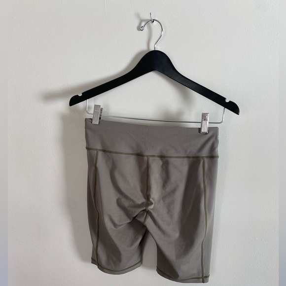 Green Sweaty Betty compression shorts - Picture 3 of 4